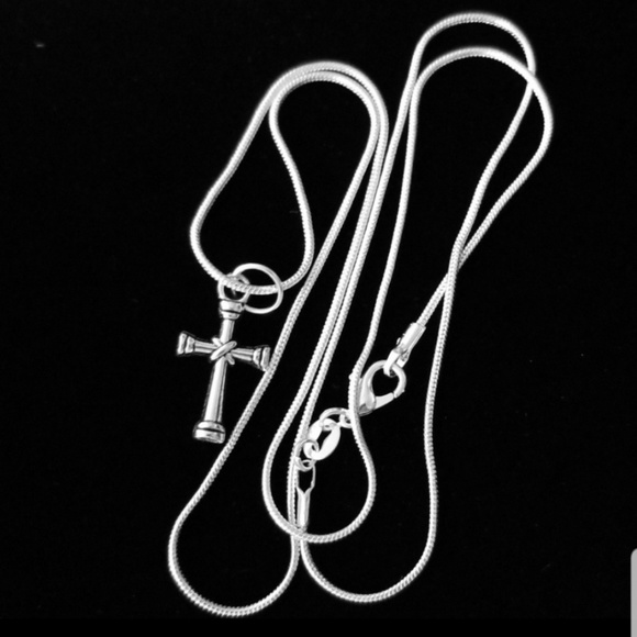 Mens Cross .925 Sterling Silver Necklace - Picture 2 of 2